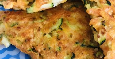 EASY ZUCCHINI FRITTERS