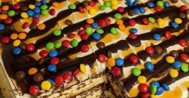 This Easy Ice Cream Sandwich Cake Is Perfect for Summer!